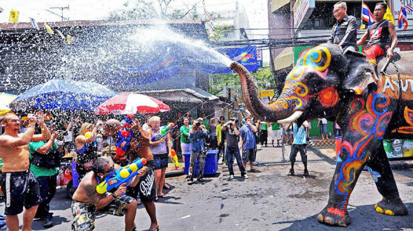 Maha Songkran World Water Festival 2024 sự kiện quốc tế thu hút nhất năm