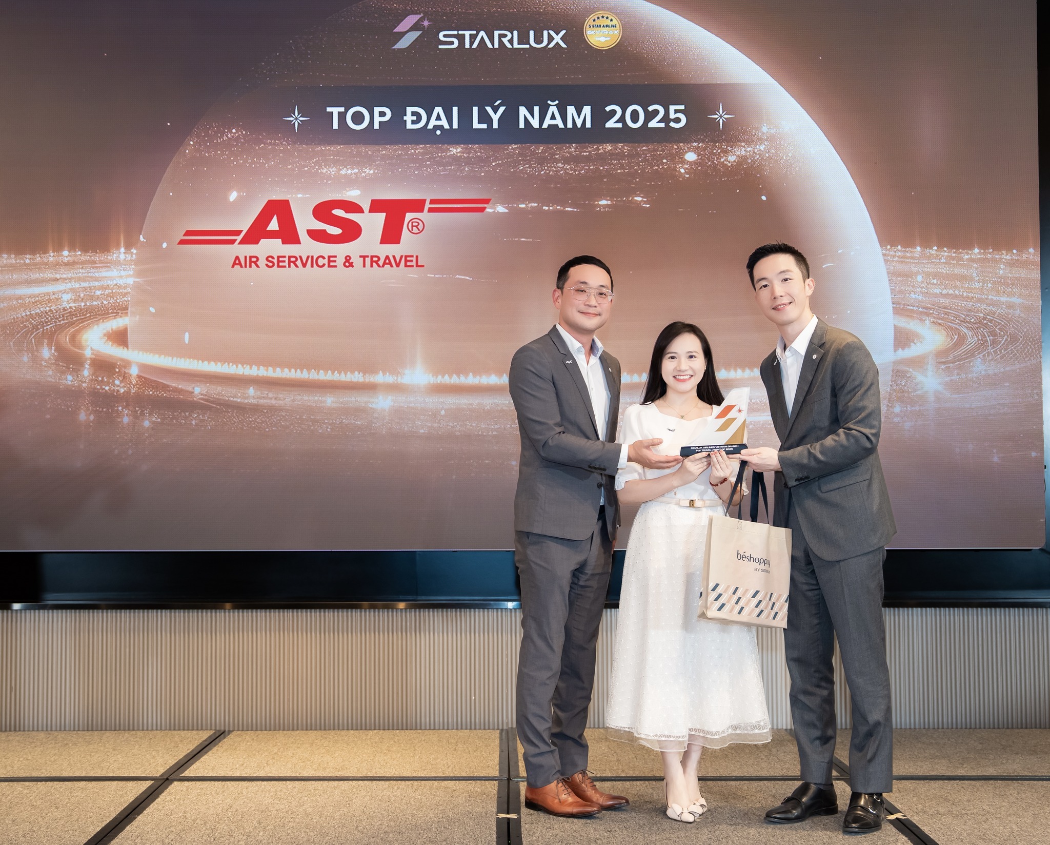 AST TRAVEL VINH DỰ NHẬN GIẢI THƯỞNG TOP TRAVEL AGENT OF 2025 TỪ STARLUX AIRLINES