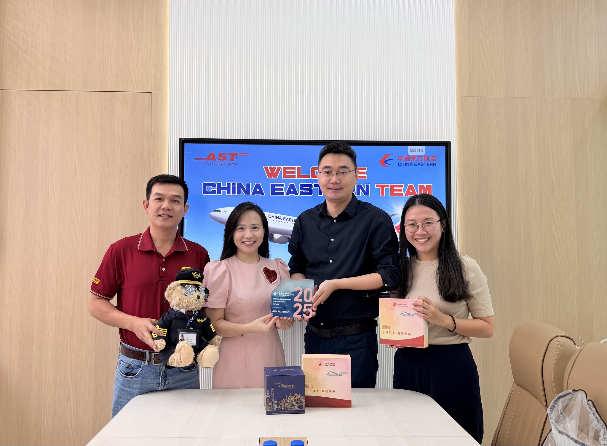 AST TRAVEL VINH DỰ ĐÓN NHẬN GIẢI THƯỞNG TỪ CHINA EASTERN AIRLINES